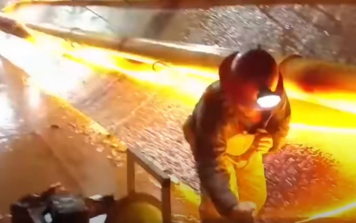 これはすごい！地下トンネル貫通工事の為の爆破映像。凄まじい衝撃波（※音声注意）