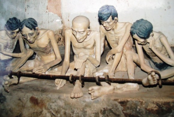 かつての囚人たちに数々の残虐行為を行っていた記録をそのまま再現 ベトナム コンダオ刑務所博物館 カラパイア
