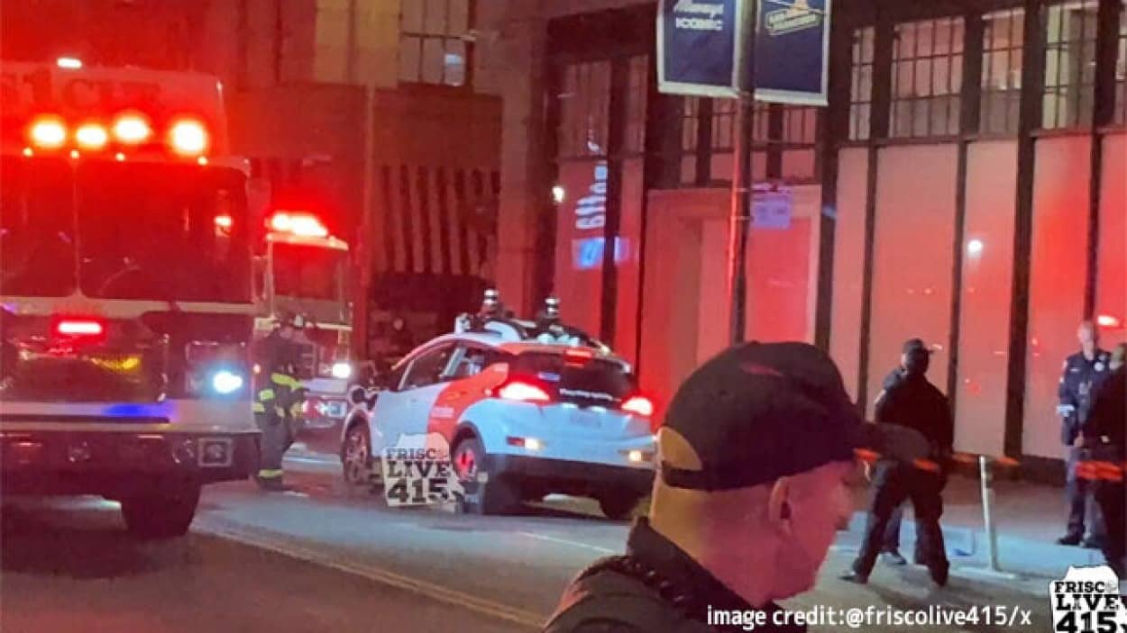 無人の自動運転タクシーがひき逃げされた歩行者をはねてしまう