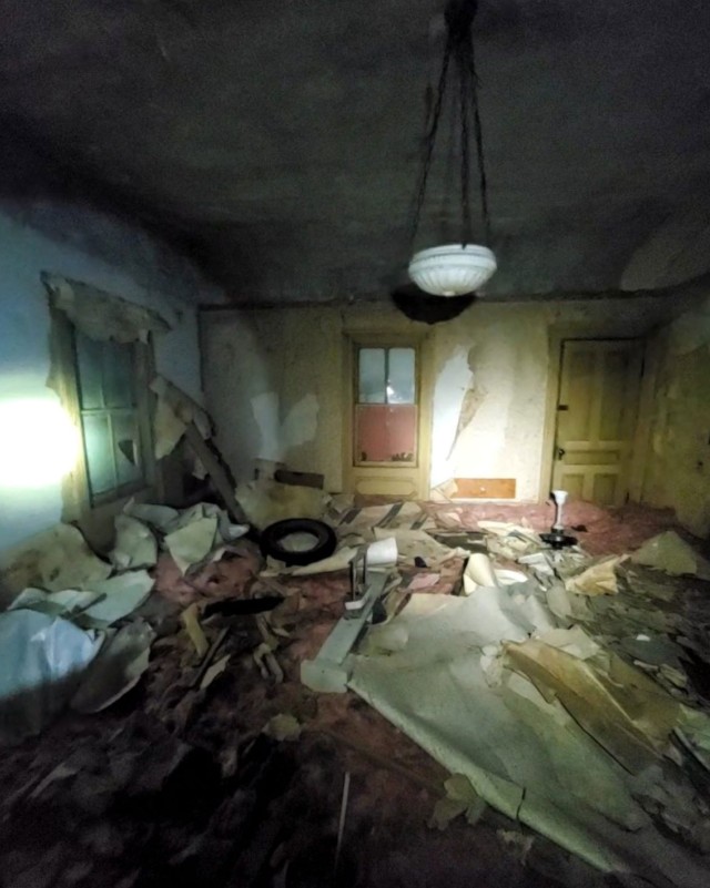 購入した家の屋根裏に隠されていたのは まるごと1軒 の荒れ果てた家だった カラパイア