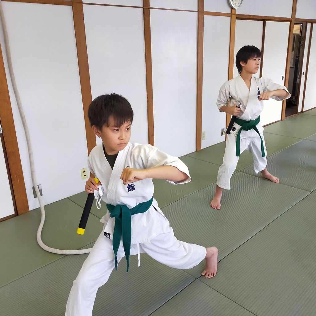 ヌンチャク稽古真っ最中!! : 空手・武龍館ファイターズ(吹田・茨木