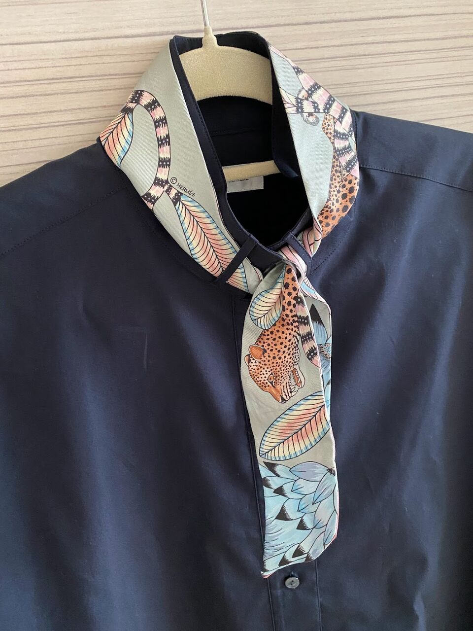 cccmalie シーマリー　バルーンスリーブブラウス　HERMES ツイリー ブラウス好き”ママが夢中！『シーマリー』ってどんなブランド？ | VERY