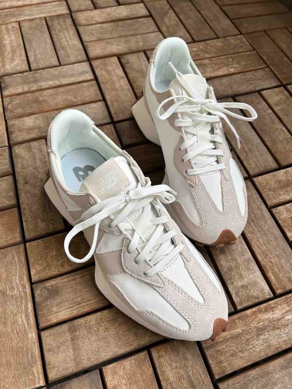 レトロなフォルムが可愛い New Balance 327 : 肉食系ベジタリアンの