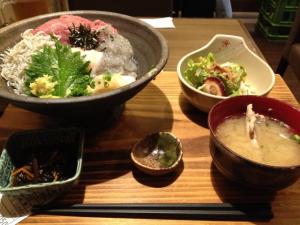 品川 魚と酒　はなたれで三色丼ランチ