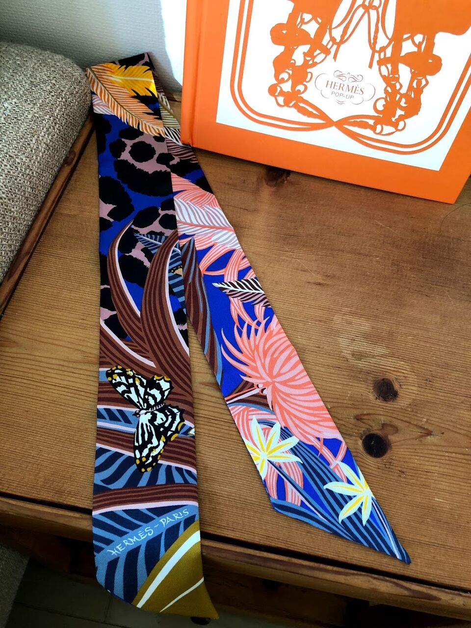 希少 美品 エルメス ツイリー ジャガーケツァール アリスシャーリー ジャングル 色映 美品 エルメス ツイリー ジャガーケツァール アリス