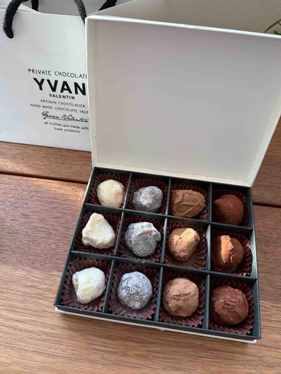 幻のチョコYVANをついに実食 1粒690円の価値は？ : 肉食系ベジタリアン