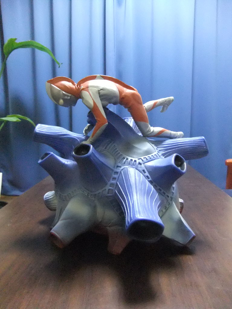 第35話 ブルトン : 怪獣部屋のストーリー