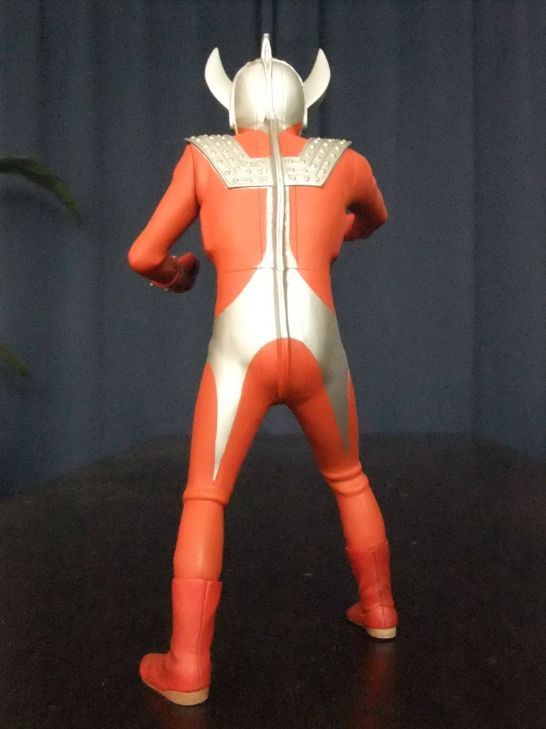 第62話 ウルトラマンタロウ : 怪獣部屋のストーリー