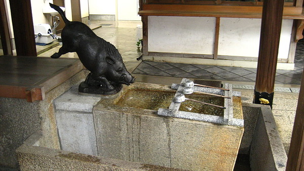 800px-Go-oh_shrine02