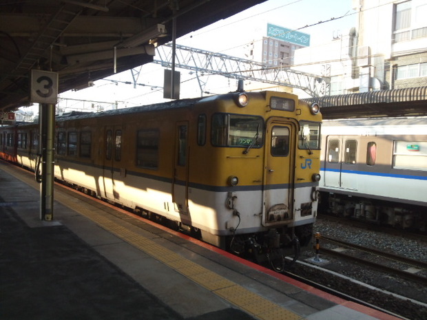 TAkM2J9