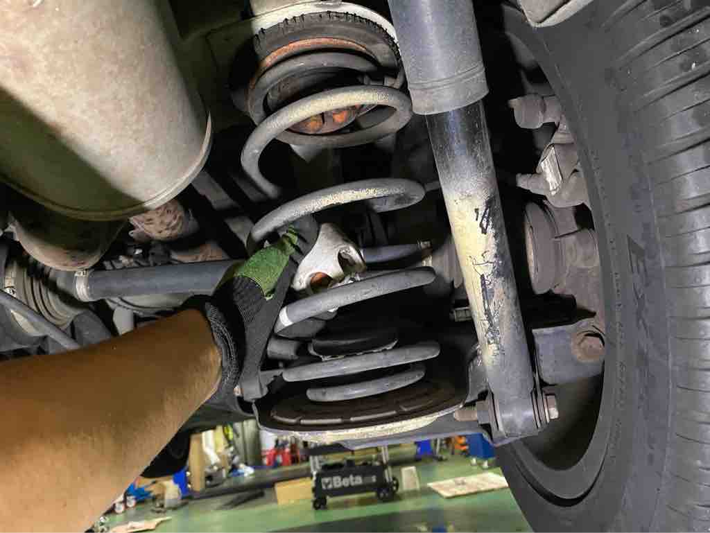 メルセデスベンツ V220d W447 バンプラバー欠損 : 木下オートサービス