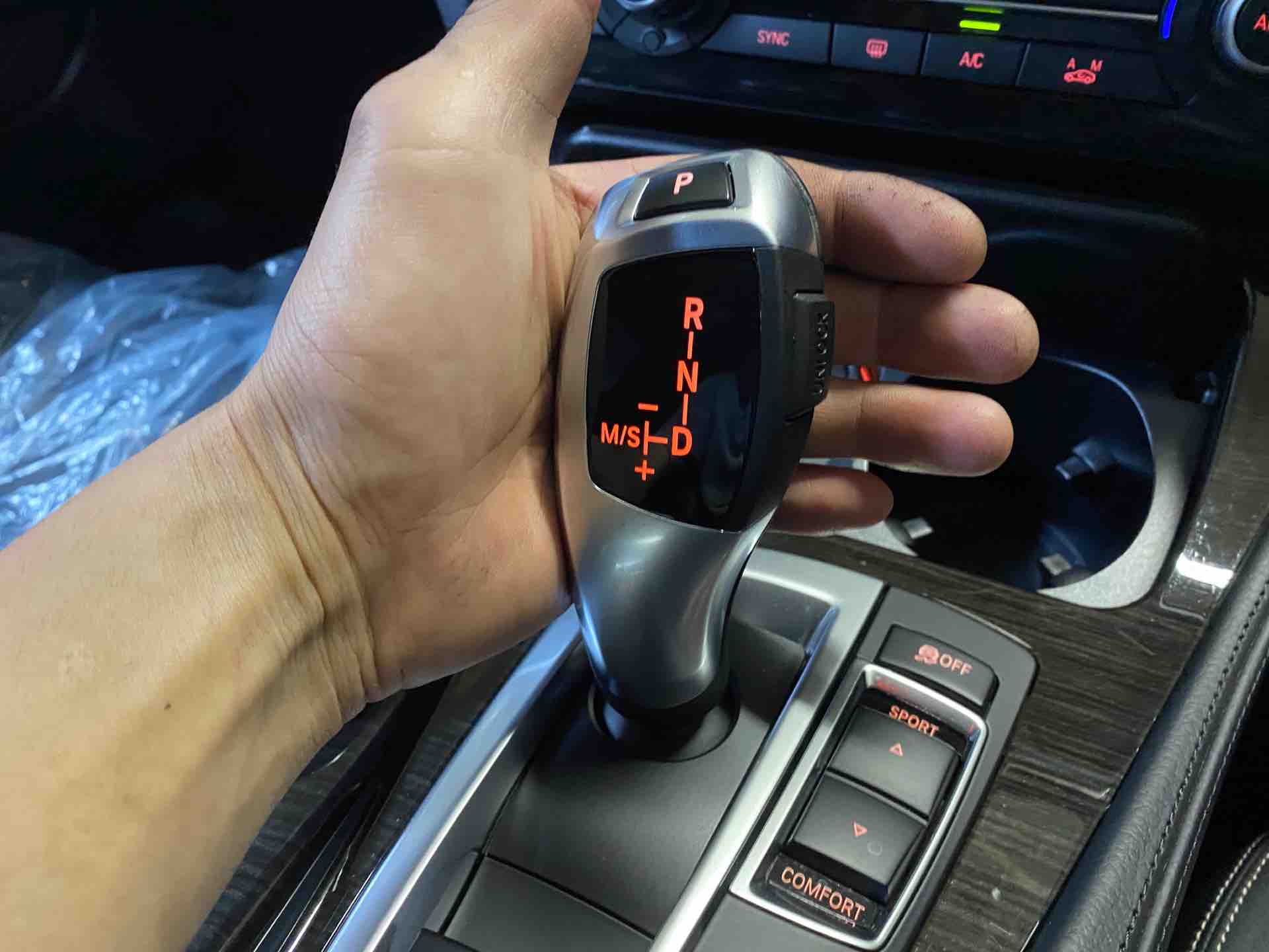 BMW 5シリーズ F11 GWS(セレクターレバー)交換 : 木下オートサービスの