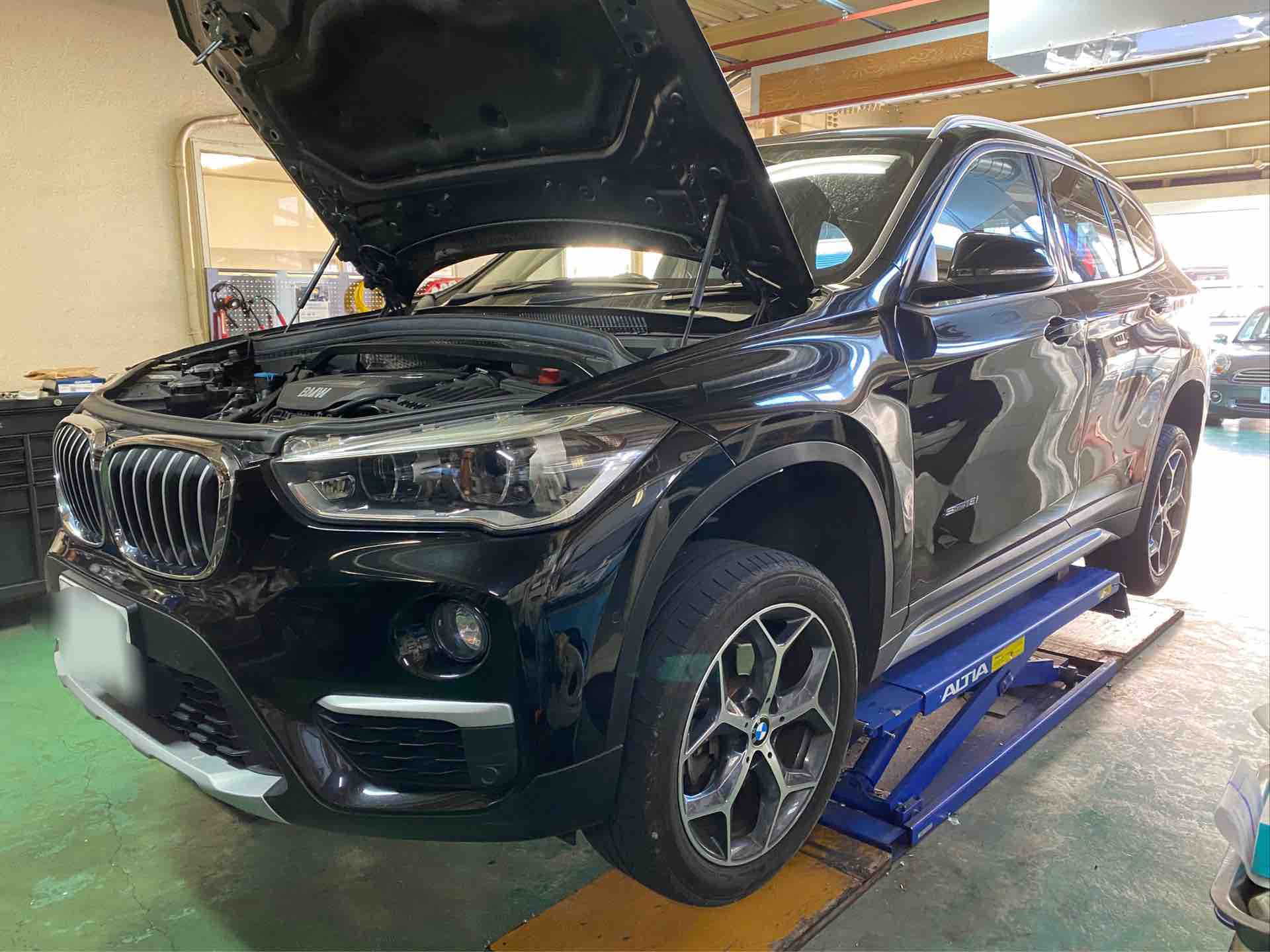 BMW X1 S Drive F 低ダストブレーキパッド交換 : 木下オートサービス
