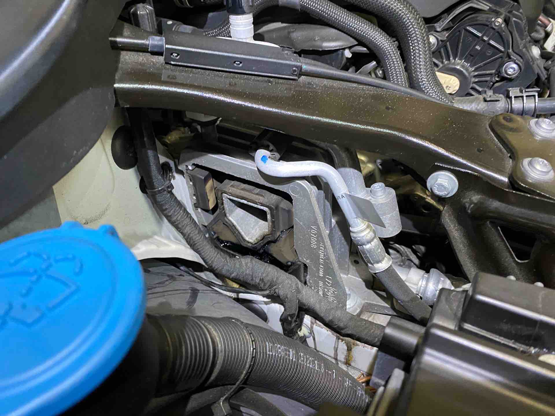 BMW 2シリーズ F45 218d B47 エンジンマウント交換 木下オートサービスのブログ BMW 2シリーズ F45 218d B47 エンジンマウント交換 木下オートサービスのブログ