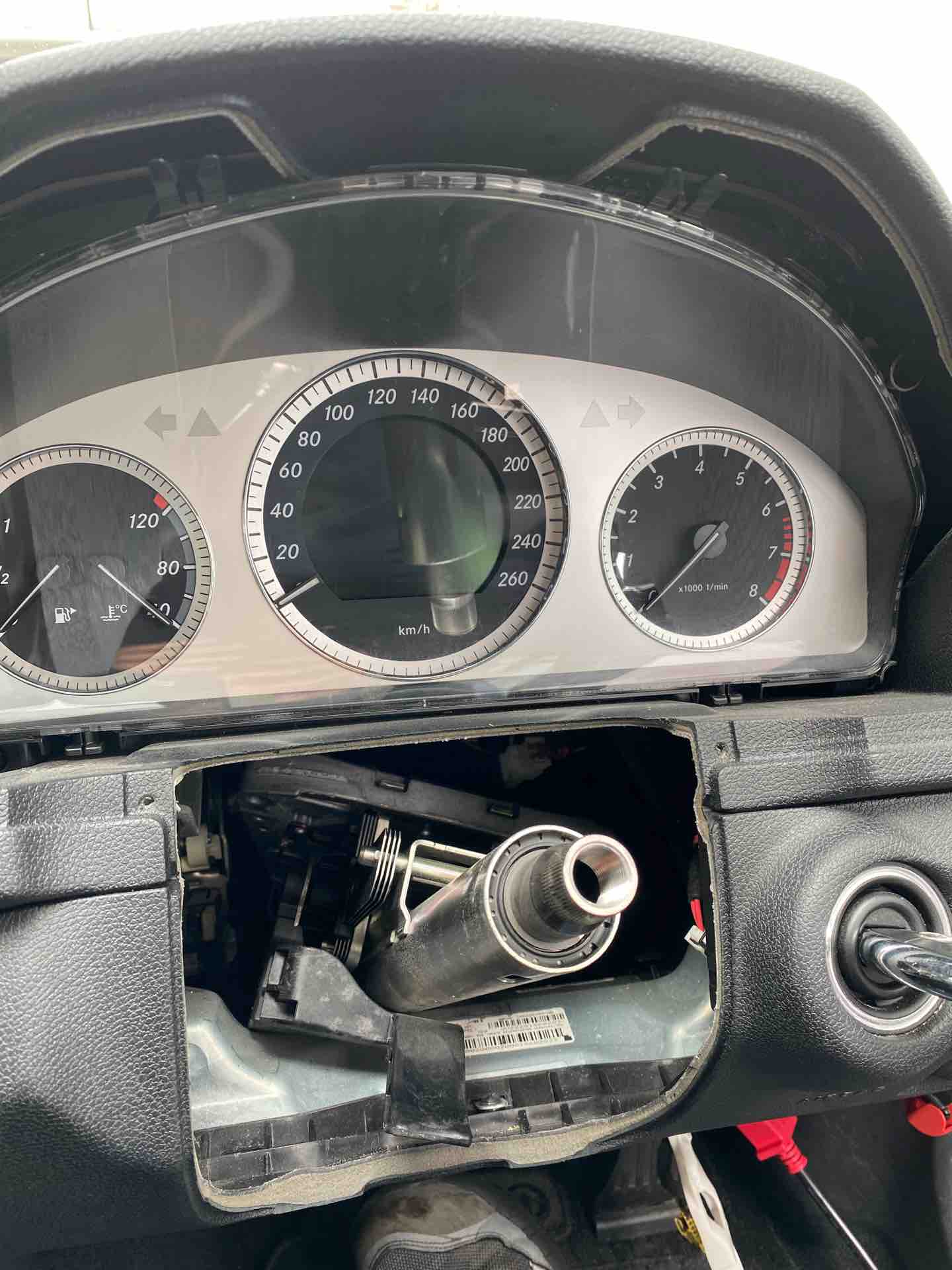 メルセデスベンツ C200 W204 ステアリングロック故障 : 木下オート