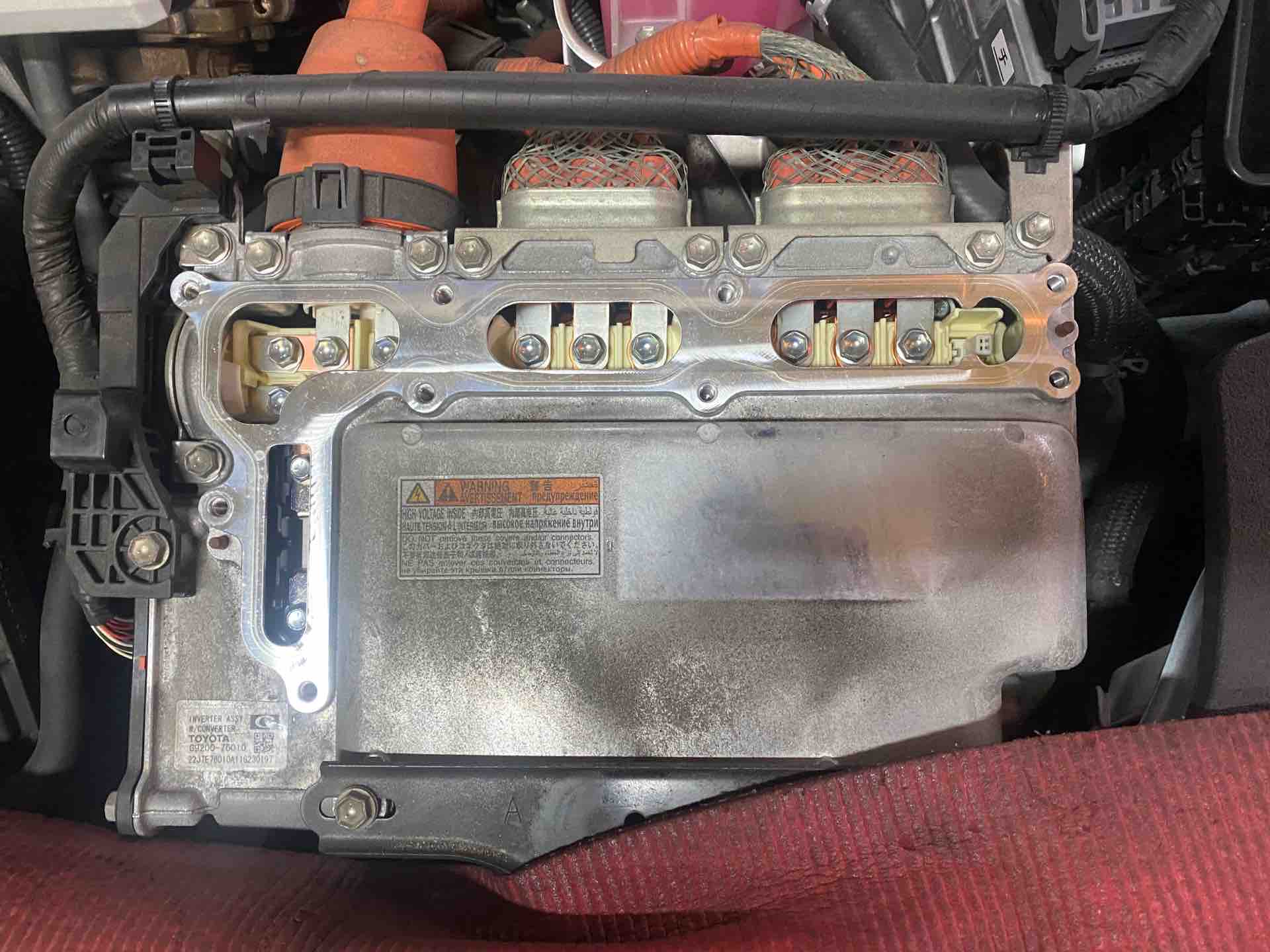 レクサス CT200h リビルトハイブリッドバッテリー交換 : 木下