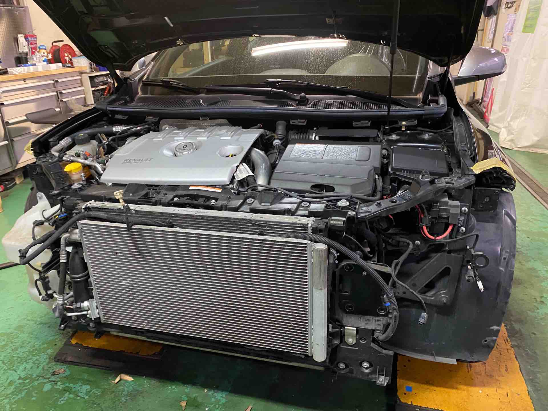 ルノー メガーヌRS エアコン コンプレッサー交換 : 木下オートサービス 