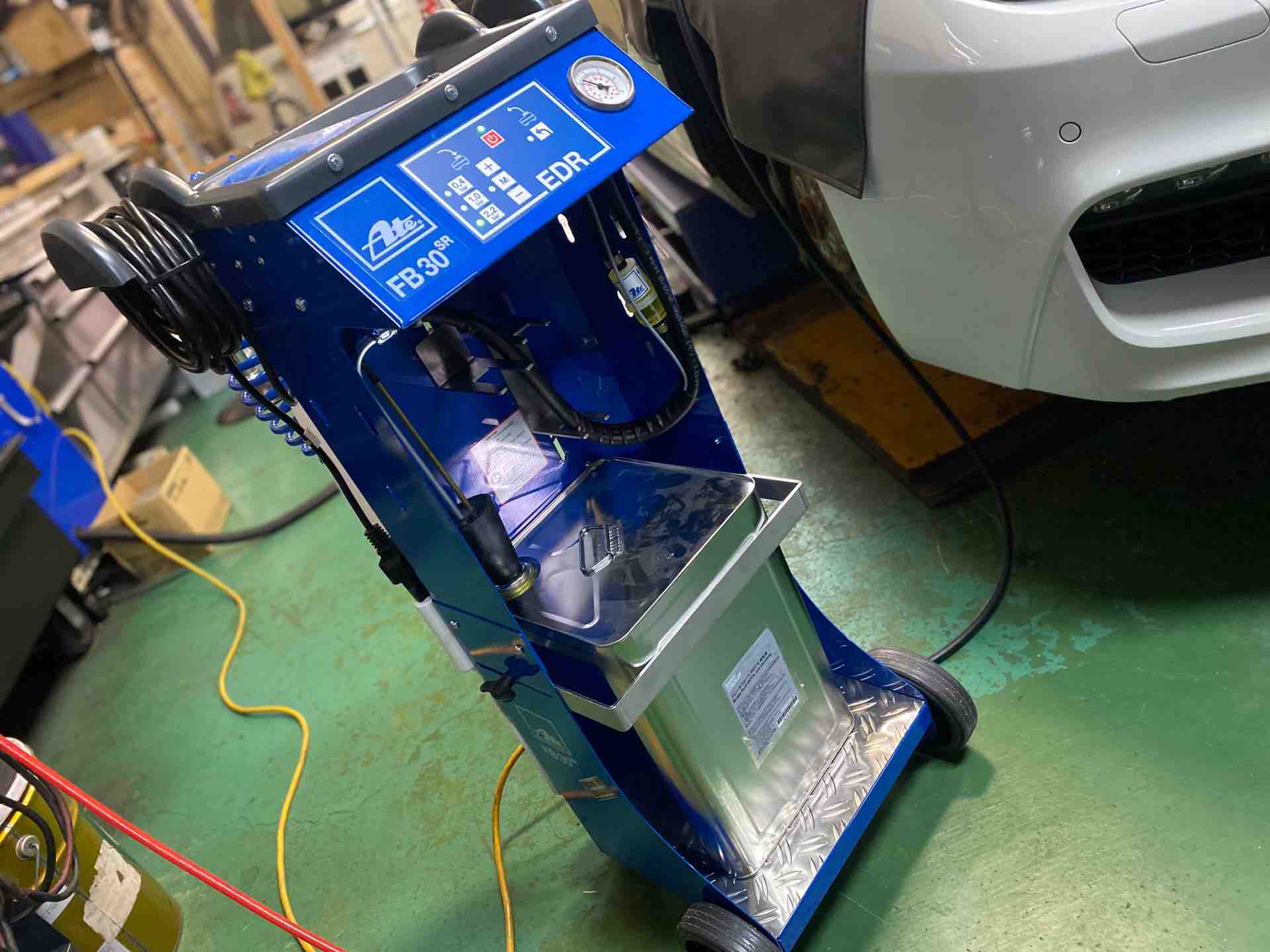 ブレーキフルード圧送交換機 新設備導入】圧送式電動ブレーキフルード交換機 | Skyauto