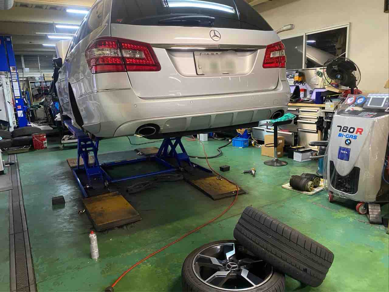 メルセデスベンツ Eクラスワゴン S212(W212)エアサス交換 : 木下 メルセデスベンツ Eクラスワゴン S212(W212)エアサス交換 : 木下