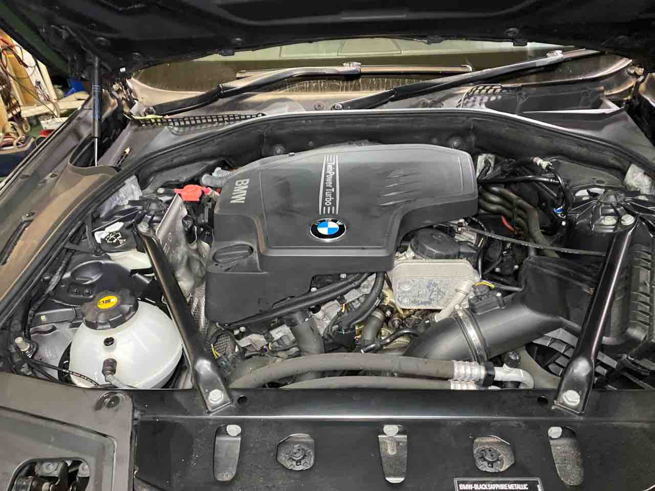BMW 5シリーズ 523i F10 オイル漏れ・エンジンマウント : 木下オート 