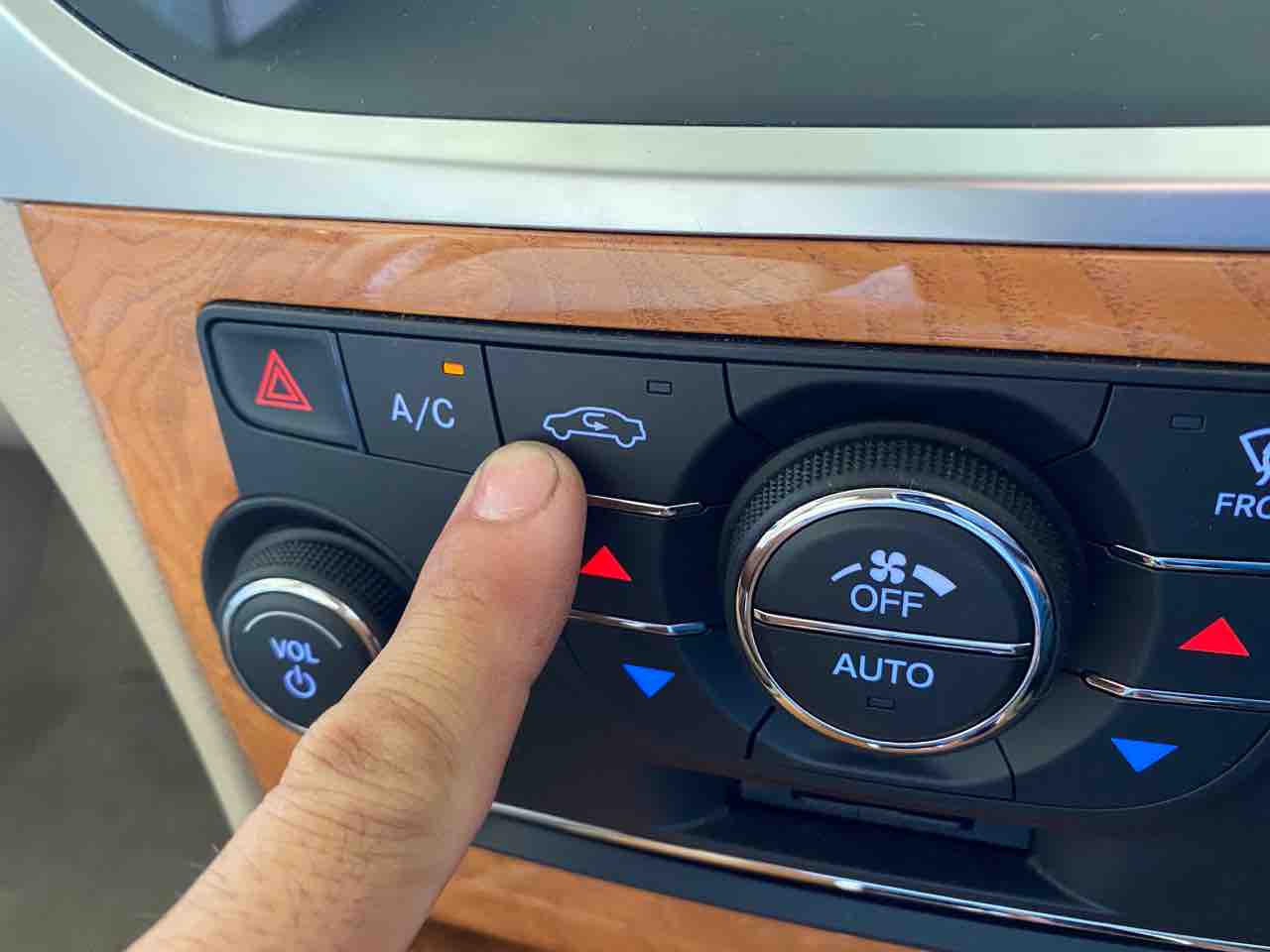 クライスラー 300c エアコン内気循環不調 木下オートサービスのブログ
