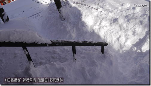 野尻湖畔入り口雪200212