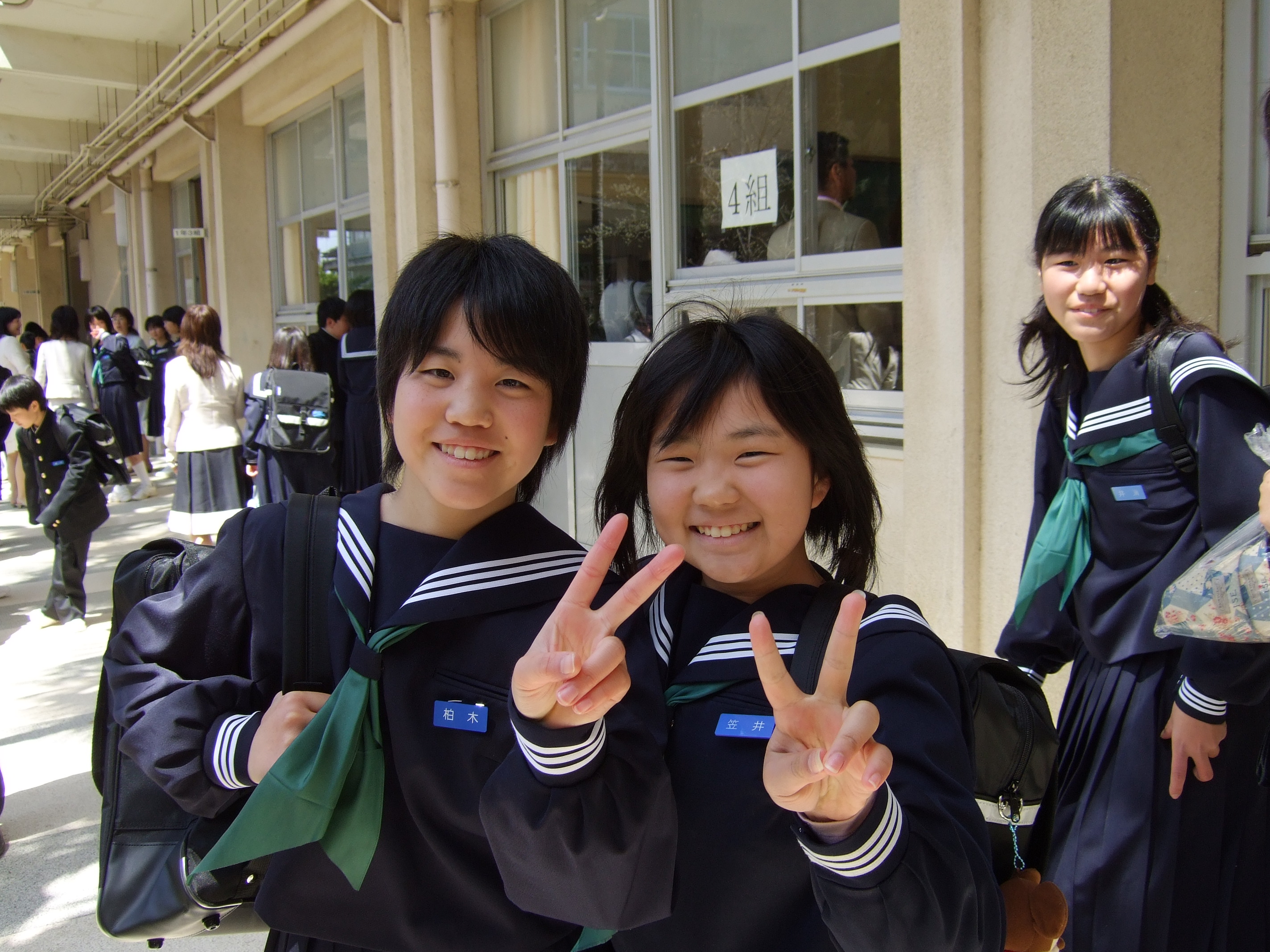 中学 中学情侣野站图片 中学教室 中学女生帮男生撸管 Www Qiqidown Com