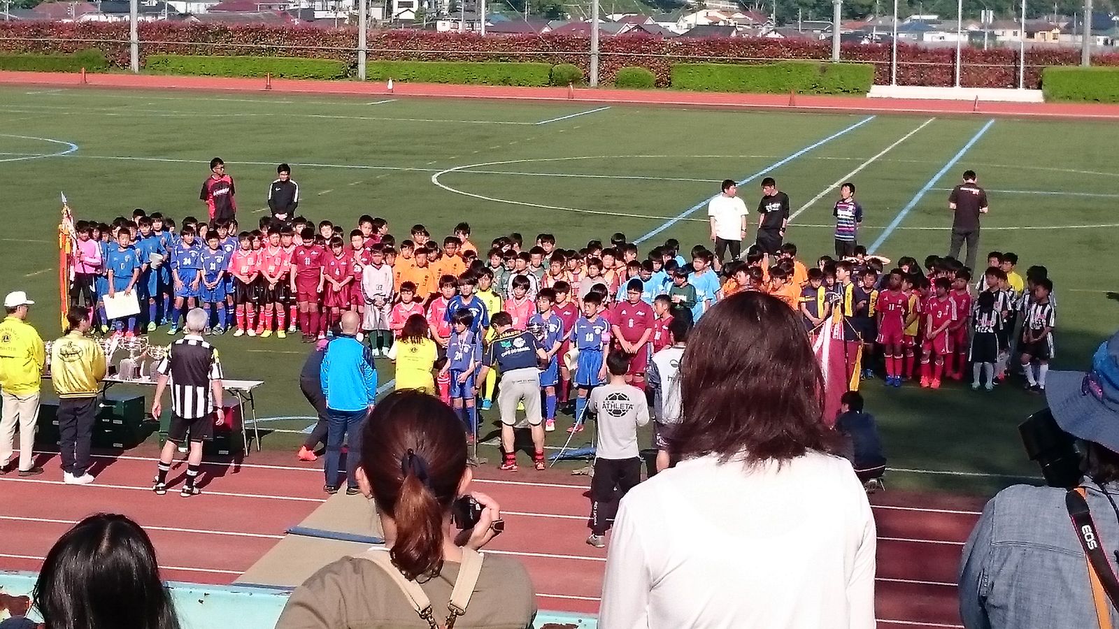 4 21 第39回市川北ライオンズクラブ杯争奪市川市少年サッカー親善大会 表彰式 6年生 柏井サッカークラブ 4 21 第39回市川北ライオンズクラブ杯争奪市川市少年サッカー親善大会 表彰式 6年生 柏井サッカークラブ
