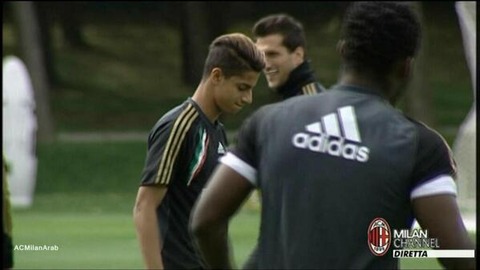 動画 ミランの15歳天才少年マストゥール君がトップチームに昇格 早速練習に参加 海外サッカー日本人選手速報 World Samurai 動画 ミランの15歳天才少年マストゥール君がトップチームに昇格 早速練習に参加 海外サッカー日本人選手速報 World Samurai
