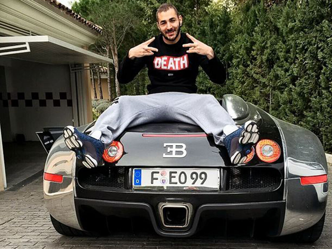 画像 ベンゼマが2億円超の高級車を購入 最後の一台のオーナーに 海外サッカー日本人選手速報 World Samurai 画像 ベンゼマが2億円超の高級車を購入 最後の一台のオーナーに 海外サッカー日本人選手速報 World Samurai
