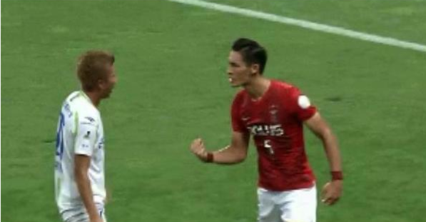 浦和df槙野智章のガッツポーズに賛否 超むかつく ヤカラじゃねーか これぐらい闘志を見せてくれた方が面白い 海外サッカー日本人選手速報 World Samurai
