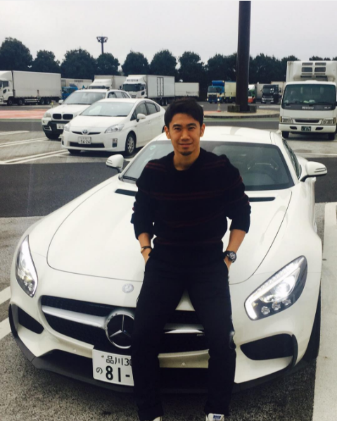 香川真司 日本でドライブ 乗っていたのはあの高級車だ 海外サッカー日本人選手速報 World Samurai 香川真司 日本でドライブ 乗っていたのはあの高級車だ 海外サッカー日本人選手速報 World Samurai
