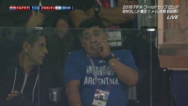 悲報 マラドーナさん 中指を立てている姿を全世界に放映されてしまう 海外サッカー日本人選手速報 World Samurai 悲報 マラドーナさん 中指を立てている姿を全世界に放映されてしまう 海外サッカー日本人選手速報 World Samurai