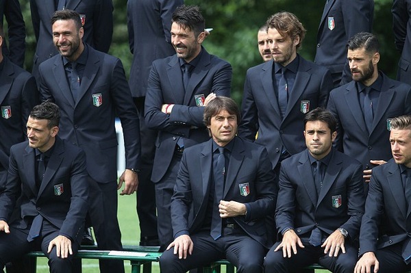 画像 スーツを着たイタリア代表は たぶん世界で一番かっこいい 海外サッカー日本人選手速報 World Samurai 画像 スーツを着たイタリア代表は たぶん世界で一番かっこいい 海外サッカー日本人選手速報 World Samurai