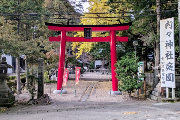 受験生に人気の「すべらずの松」や「回遊式庭園」を有する内々神社。もうちょいで紅葉の見頃（春日井市内津町）