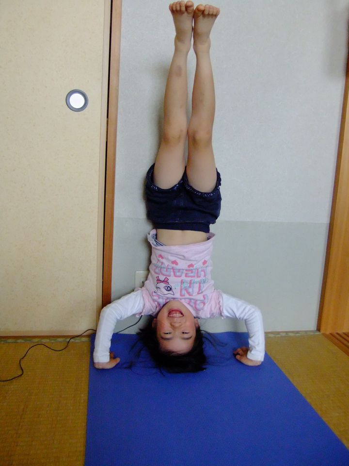 三点倒立 ひとりでできるよ