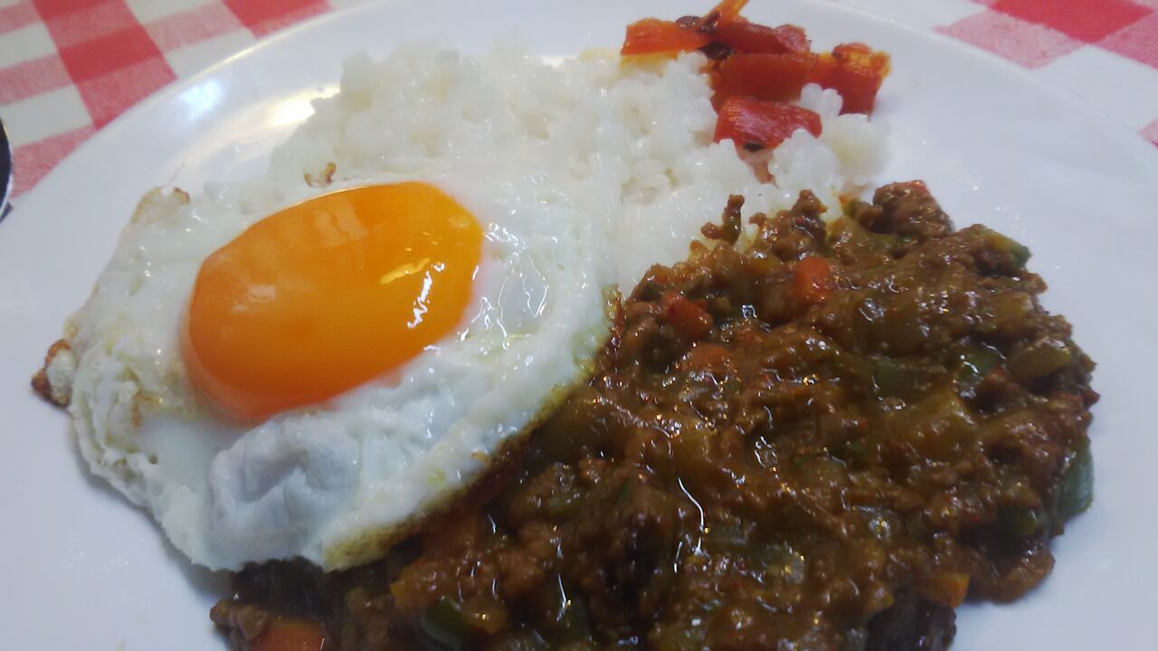 ドライカレーとホワイトシチューでお昼ご飯 みいこの部屋
