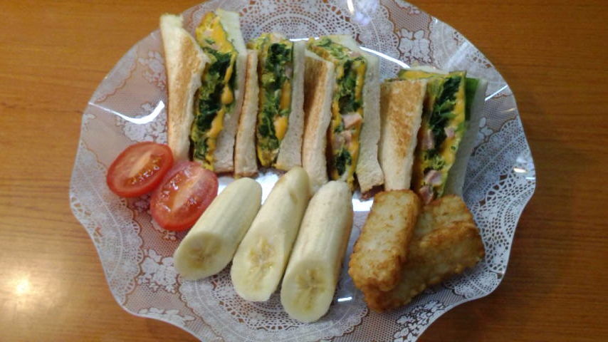 ほうれん草卵サンドで朝食 みいこの部屋 ほうれん草卵サンドで朝食 みいこの部屋
