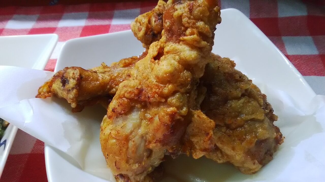 骨付き鶏モモ肉の唐揚げとイカ墨汁とゴーヤーでお昼ご飯 みいこの部屋 骨付き鶏モモ肉の唐揚げとイカ墨汁とゴーヤーでお昼ご飯 みいこの部屋