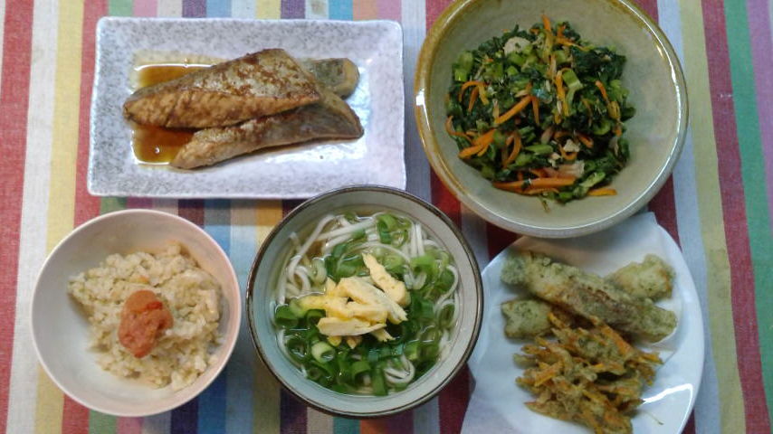 鰹のハラスの煮つけと竹輪の磯部揚げでお昼ご飯 みいこの部屋 鰹のハラスの煮つけと竹輪の磯部揚げでお昼ご飯 みいこの部屋