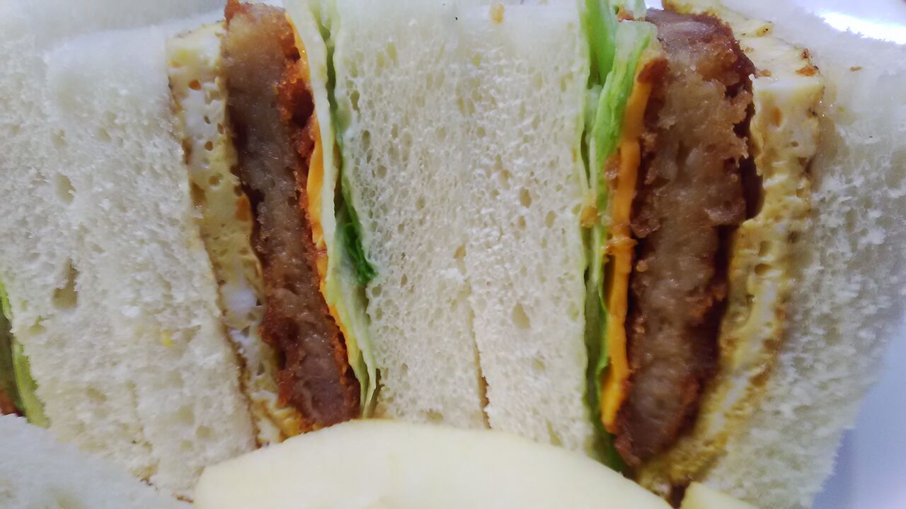 市販のパン食べきりは 豚カツサンドの朝食 みいこの部屋