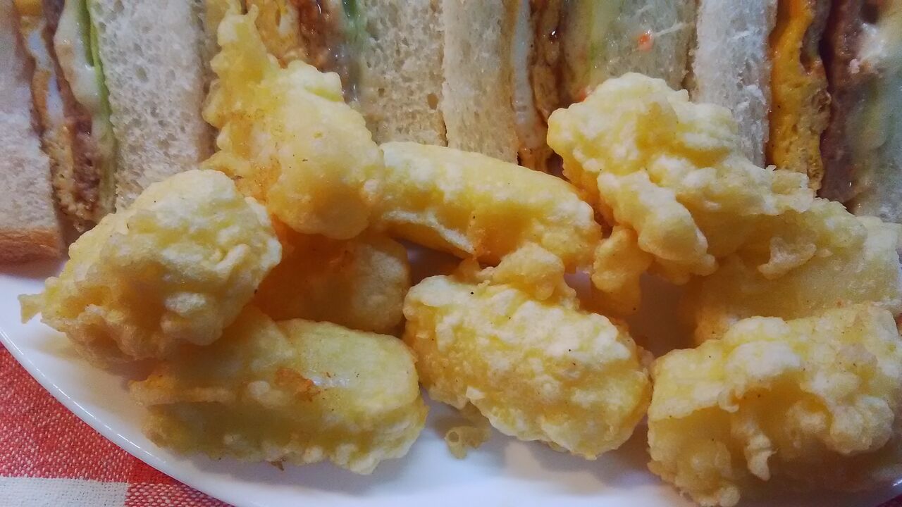 イカフリッターと豚ハンバーグのサンドで朝食 みいこの部屋