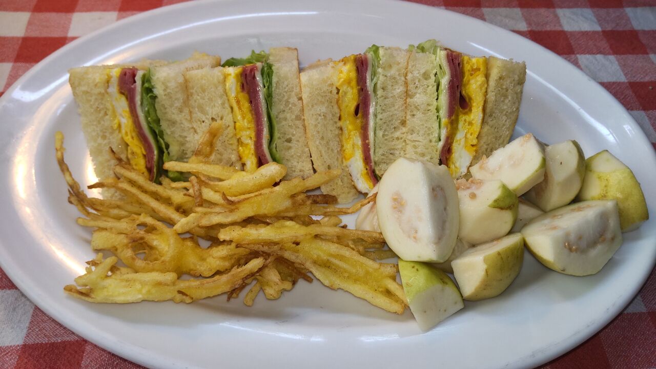 ビアソーセージのサンドイッチで朝食 みいこの部屋