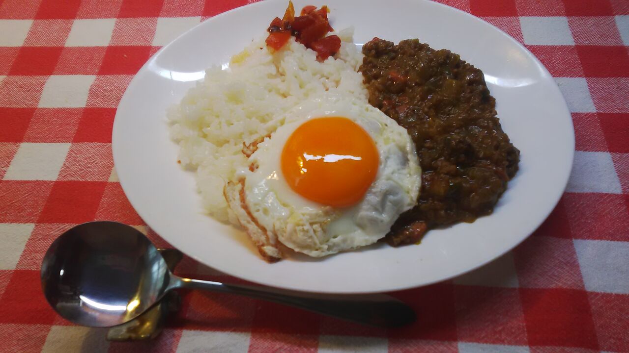ドライカレーとホワイトシチューでお昼ご飯 みいこの部屋
