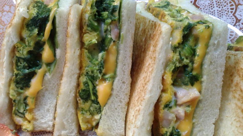 ほうれん草卵サンドで朝食 みいこの部屋 ほうれん草卵サンドで朝食 みいこの部屋