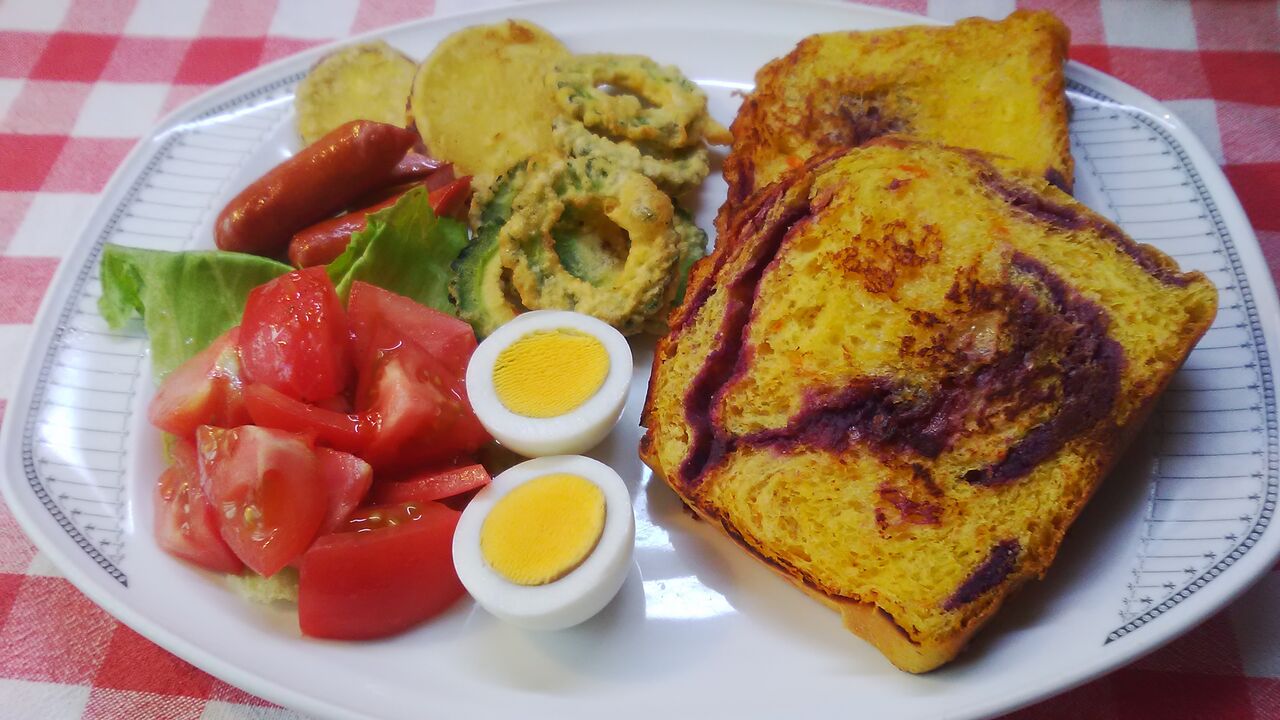紅芋マーブルパンのトーストで朝食 みいこの部屋 紅芋マーブルパンのトーストで朝食 みいこの部屋