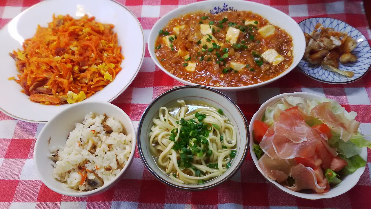 麻婆豆腐と人参シリシリでお昼ご飯 生ハムのサラダも みいこの部屋 麻婆豆腐と人参シリシリでお昼ご飯 生ハムのサラダも みいこの部屋