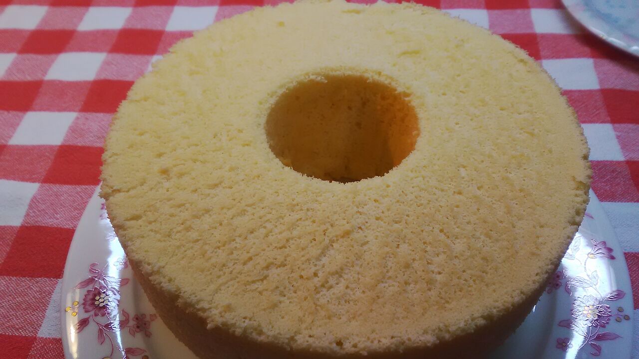 ホワイトチョコとバニラのシフォンケーキ みいこの部屋