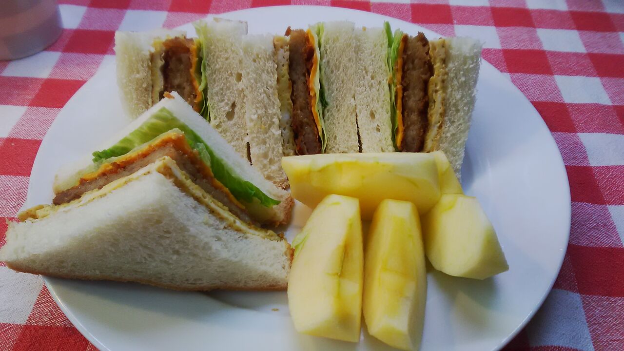 市販のパン食べきりは 豚カツサンドの朝食 みいこの部屋