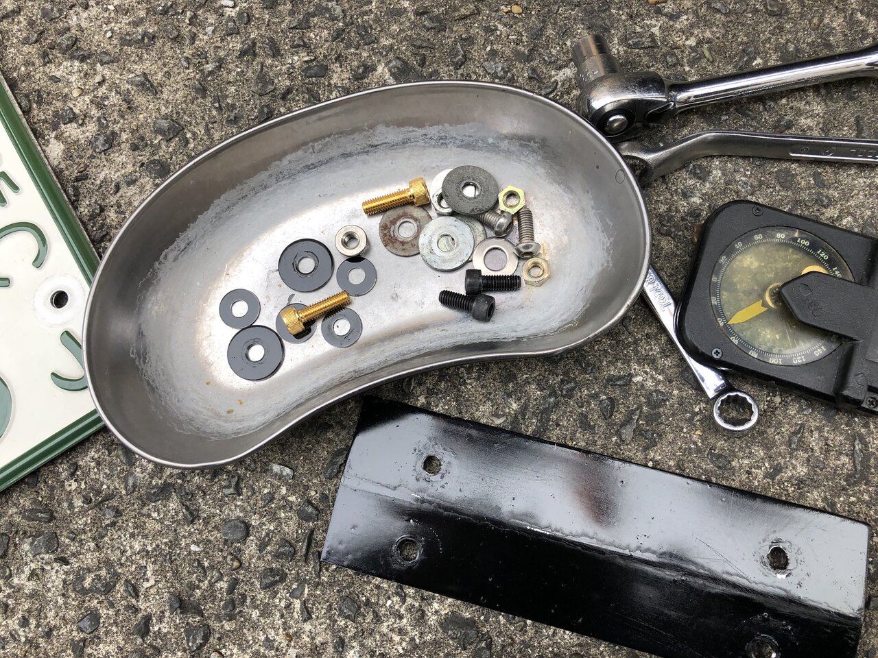 Gsx750sカタナ ナンバープレートの角度を40度に合法化 カタナとrzの日記 Gsx750sカタナ ナンバープレートの角度を40度に合法化 カタナとrzの日記